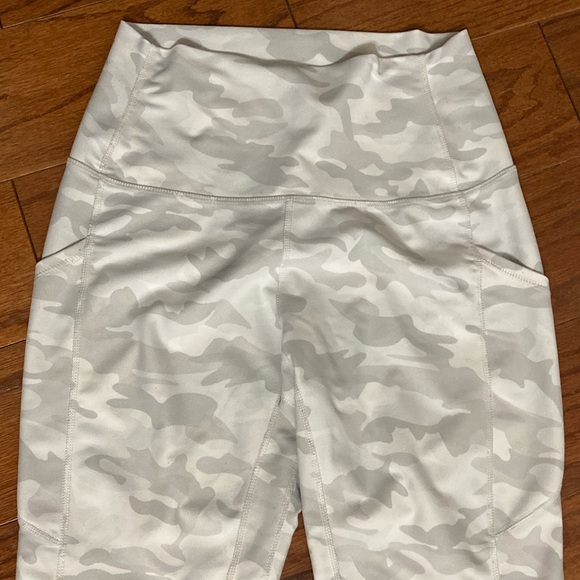 Ododos gray & white leggings with side pocket - Size Medium - Picture 2 of 9